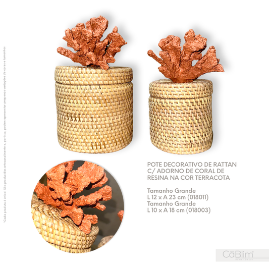 Pote Decorativo de Rattan com Adorno de Coral de Resina na Cor Terracota